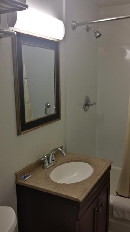 Budget Inn Fairport Zimmer foto
