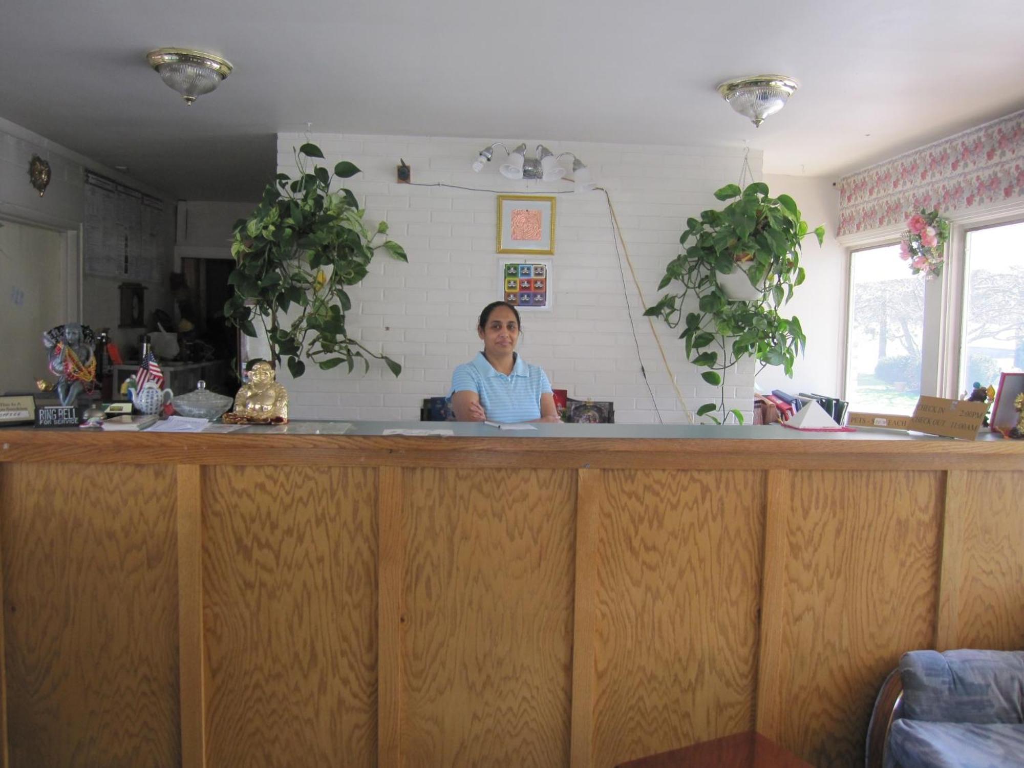 Budget Inn Fairport Exterior foto