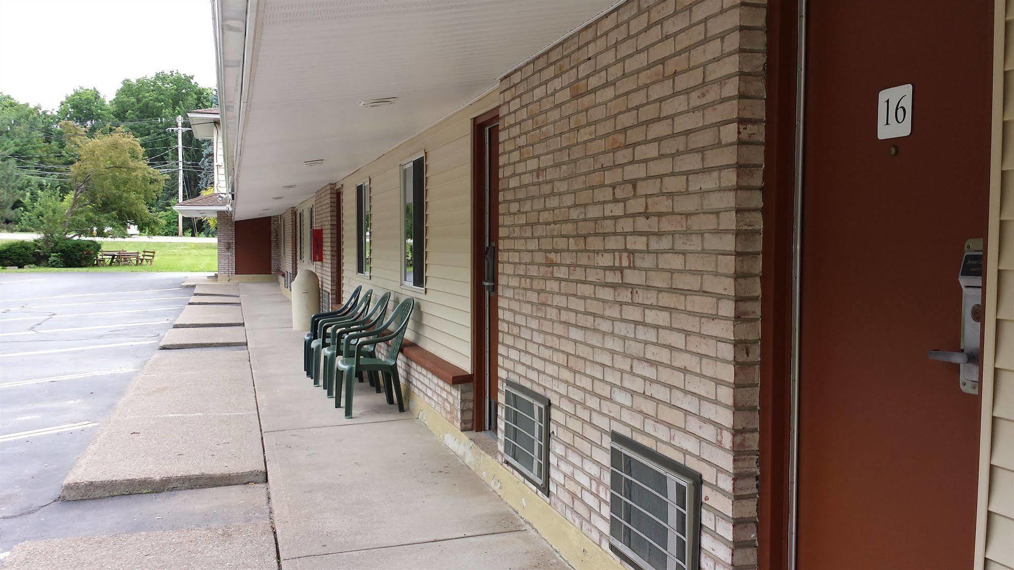 Budget Inn Fairport Exterior foto